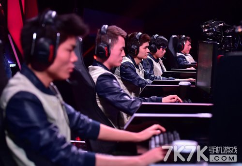 lolS4总决赛12日半决赛综述